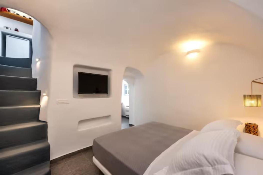 Petit Village Apartment Fira (Santorini)