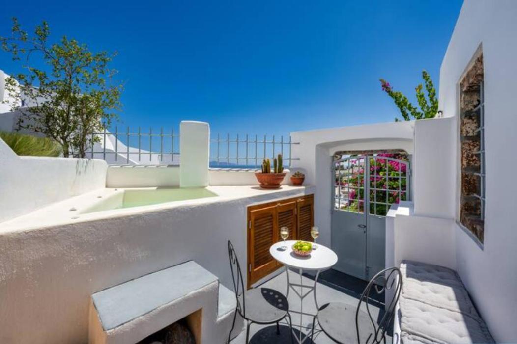 Petit Village Apartment Fira (Santorini)